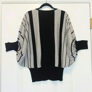 Women's Batwing Sweater Sz L fits more like an XL